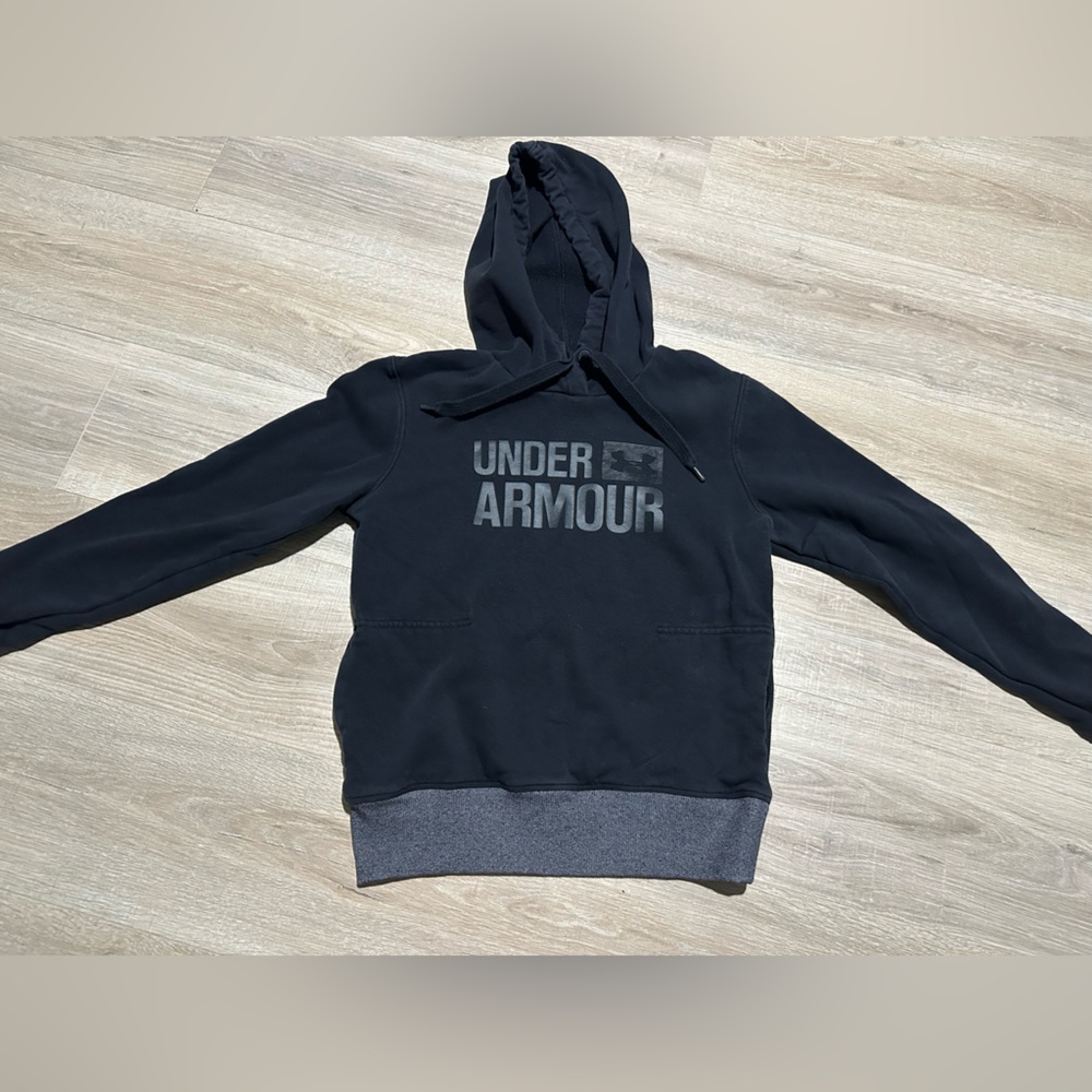 Under Armour size XS woman’s Black and Gray Sweatshirt